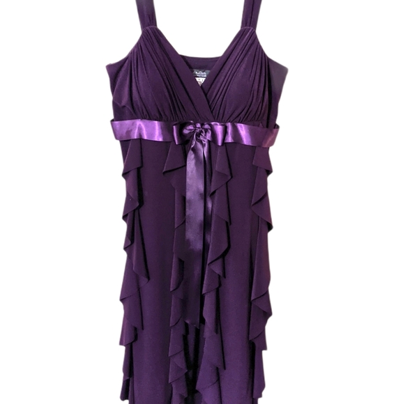 Formal Dress - Picture 2 of 6